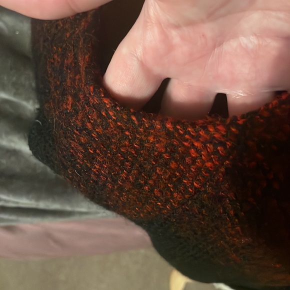 Never worn black/red polyester/wool vest - faux lamb collar and polyester lining - Picture 14 of 14